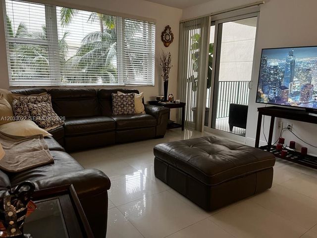 19900 E Country Club Dr 218, Aventura, FL 33180