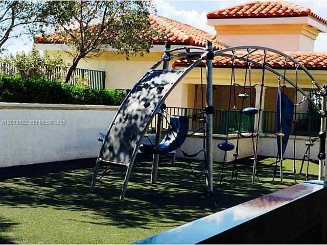 19900 E Country Club Dr 218, Aventura, FL 33180