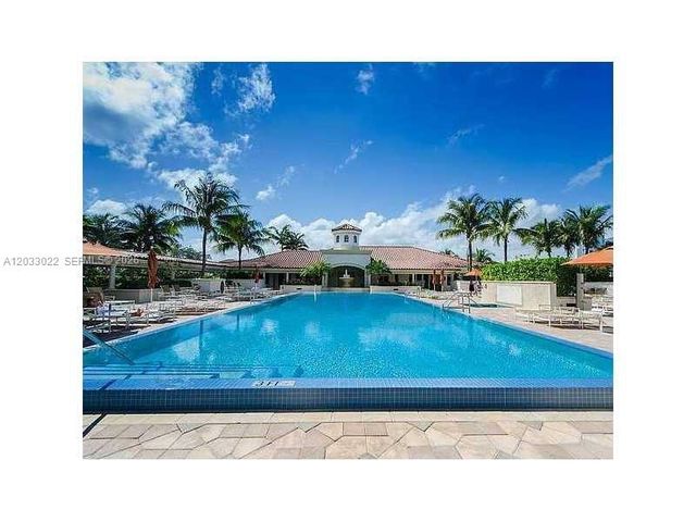 19900 E Country Club Dr 218, Aventura, FL 33180