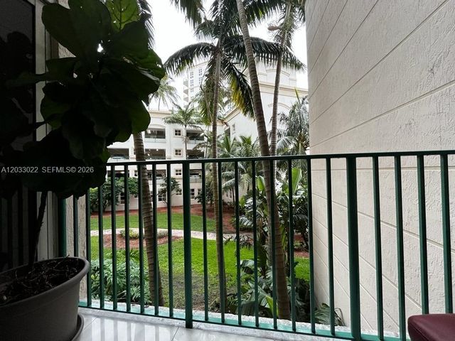 19900 E Country Club Dr 218, Aventura, FL 33180
