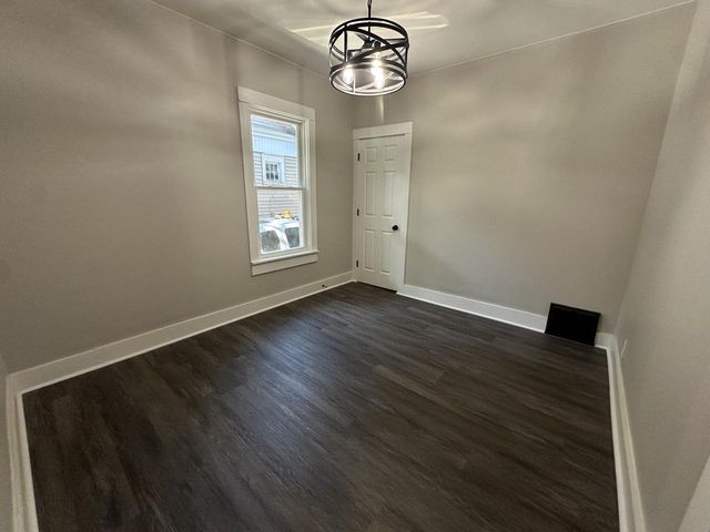2525 N 44th STREET, Milwaukee, WI 53210