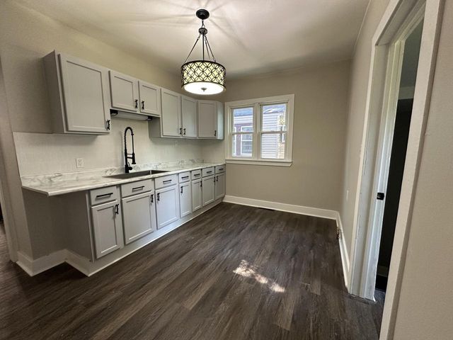 2525 N 44th STREET, Milwaukee, WI 53210