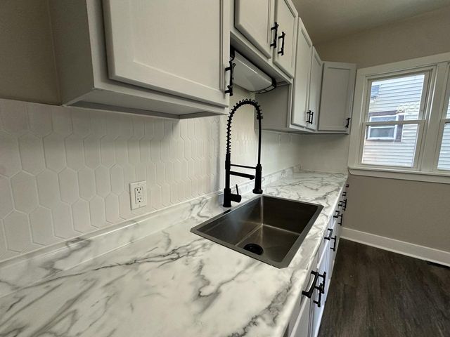 2525 N 44th STREET, Milwaukee, WI 53210
