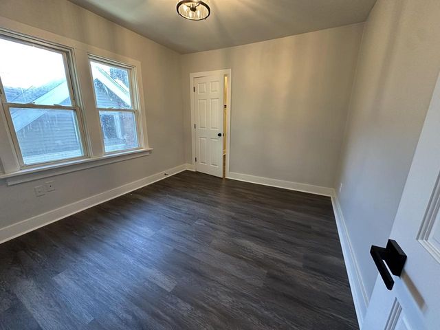 2525 N 44th STREET, Milwaukee, WI 53210