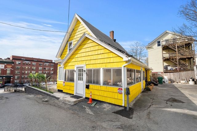 129 High St, Clinton, MA 01510