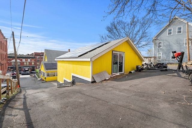 129 High St, Clinton, MA 01510