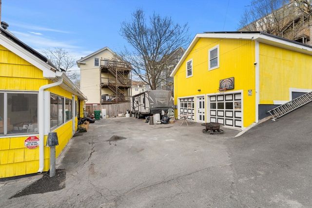 129 High St, Clinton, MA 01510