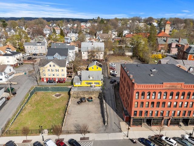 129 High St, Clinton, MA 01510