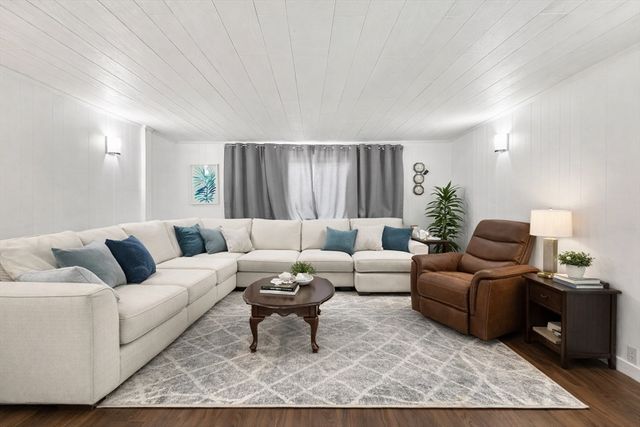 129 High St, Clinton, MA 01510