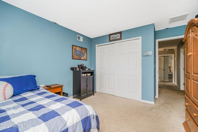 20 Thousand Oaks Terrace, Howell, NJ 07731