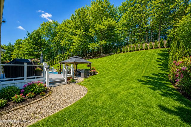 20 Thousand Oaks Terrace, Howell, NJ 07731