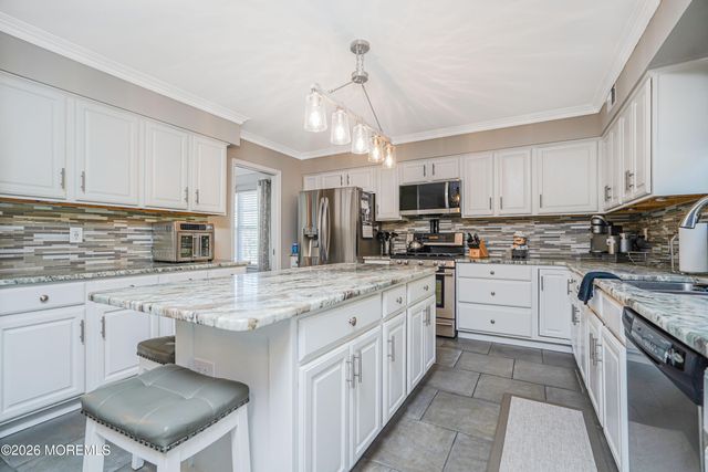 20 Thousand Oaks Terrace, Howell, NJ 07731