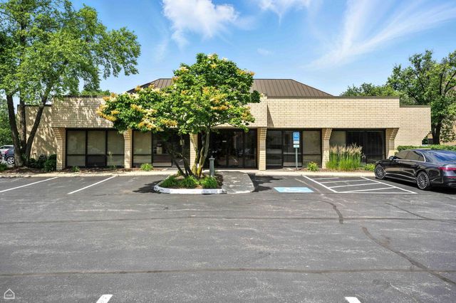 1S280 Summit Avenue A, Oakbrook Terrace, IL 60181