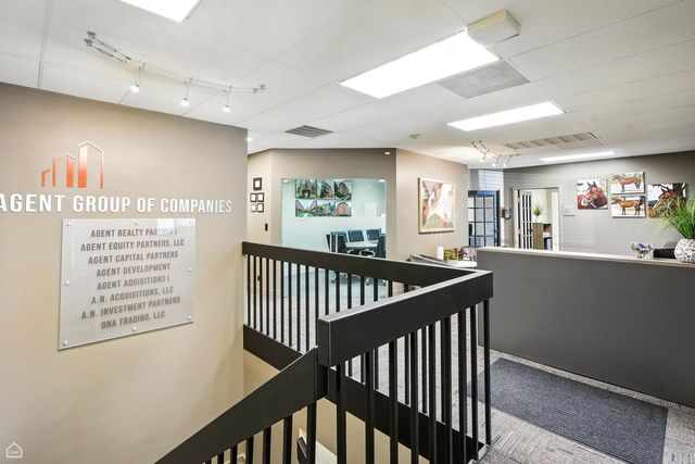 1S280 Summit Avenue A, Oakbrook Terrace, IL 60181