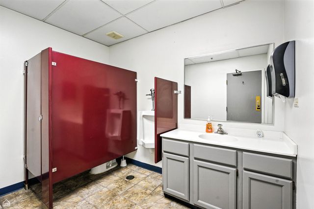 1S280 Summit Avenue A, Oakbrook Terrace, IL 60181