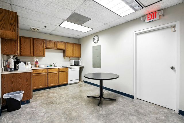 1S280 Summit Avenue A, Oakbrook Terrace, IL 60181