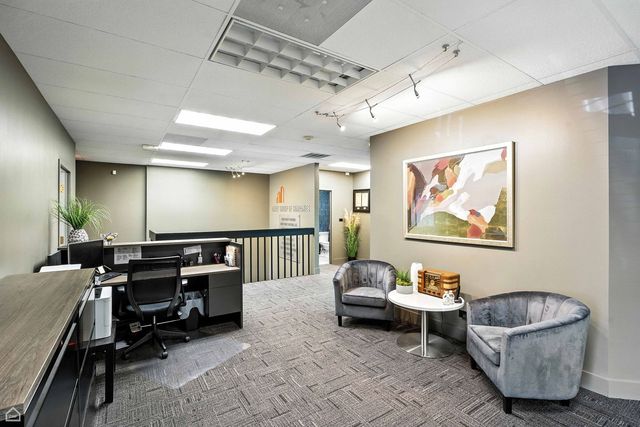 1S280 Summit Avenue A, Oakbrook Terrace, IL 60181