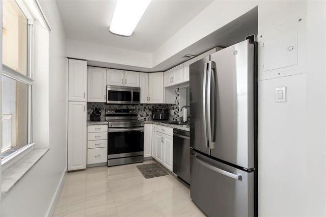 3100 NE 48th Court 413, Lighthouse Point, FL 33064