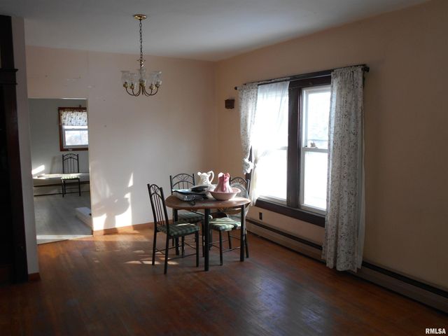 204 MAPLE Street, Augusta, IL 62311