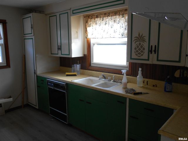 204 MAPLE Street, Augusta, IL 62311