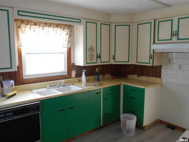 204 MAPLE Street, Augusta, IL 62311