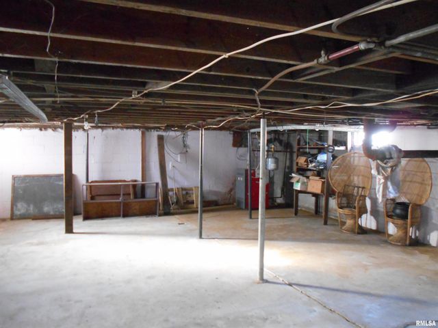 204 MAPLE Street, Augusta, IL 62311