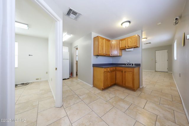 125 E Flores Street, Tucson, AZ 85705