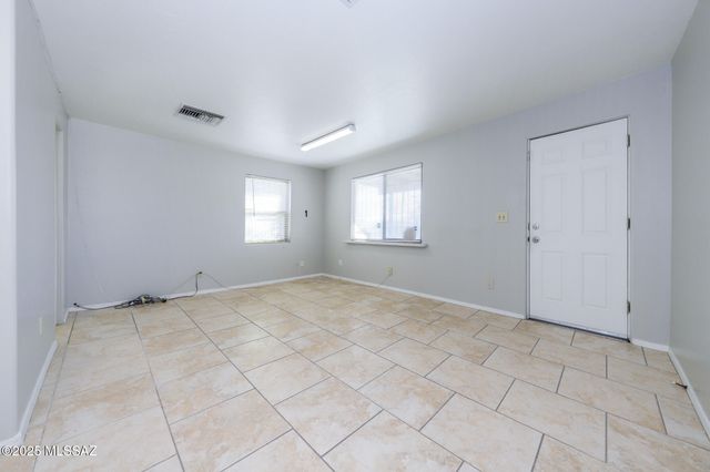 125 E Flores Street, Tucson, AZ 85705