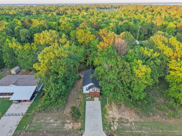 181 Acorn Lane, Point Blank, TX 77364