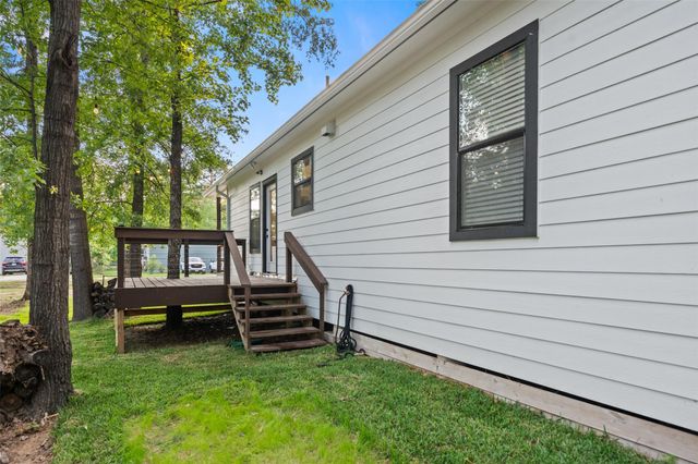 181 Acorn Lane, Point Blank, TX 77364