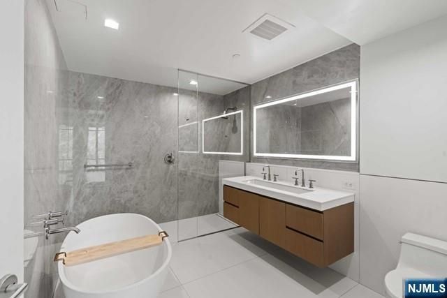 320 Adolphus Avenue 404, Cliffside Park, NJ 07010