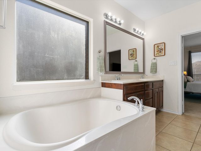 10857 Irish Glen Trail, Fort Worth, TX 76052