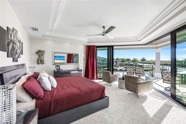 1518 Hermitage LN, Cape Coral, FL 33914