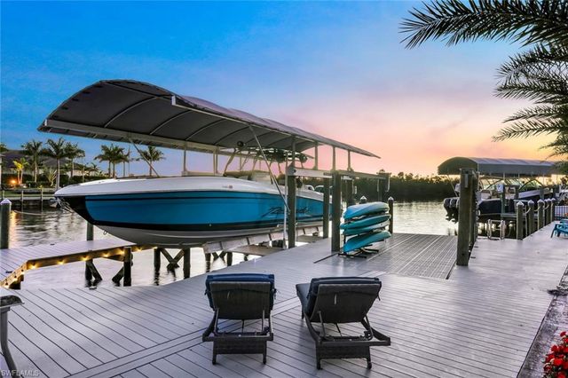 1518 Hermitage LN, Cape Coral, FL 33914