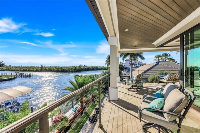 1518 Hermitage LN, Cape Coral, FL 33914