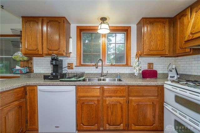 1874 Willowgreen Drive, Beavercreek, OH 45432