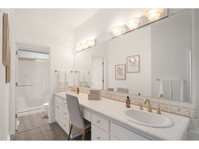 2460 TIPPERARY Ct, West Linn, OR 97068