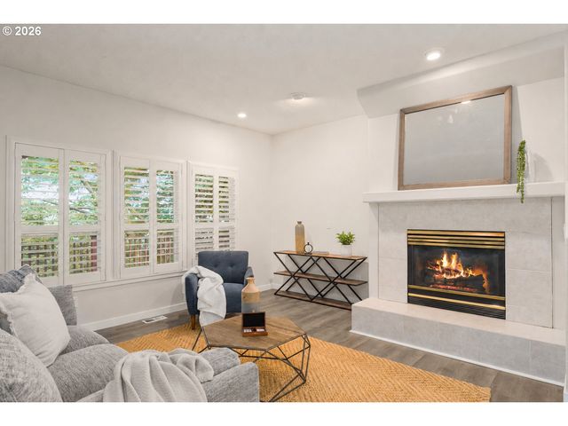 2460 TIPPERARY Ct, West Linn, OR 97068