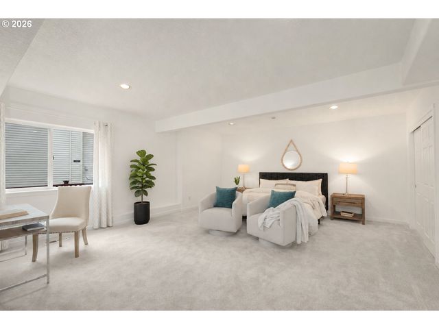 2460 TIPPERARY Ct, West Linn, OR 97068