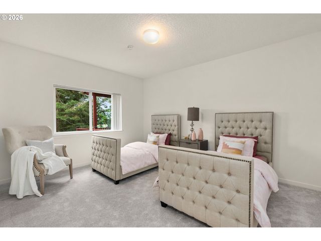 2460 TIPPERARY Ct, West Linn, OR 97068
