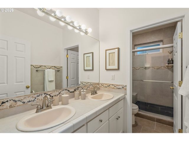 2460 TIPPERARY Ct, West Linn, OR 97068