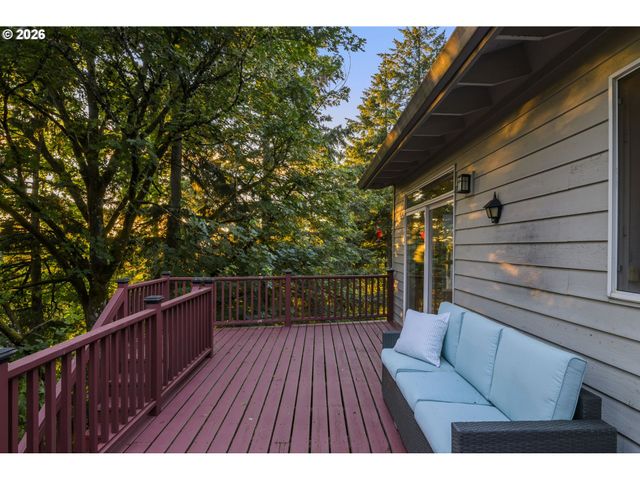 2460 TIPPERARY Ct, West Linn, OR 97068