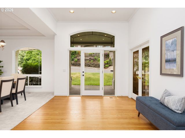 2460 TIPPERARY Ct, West Linn, OR 97068