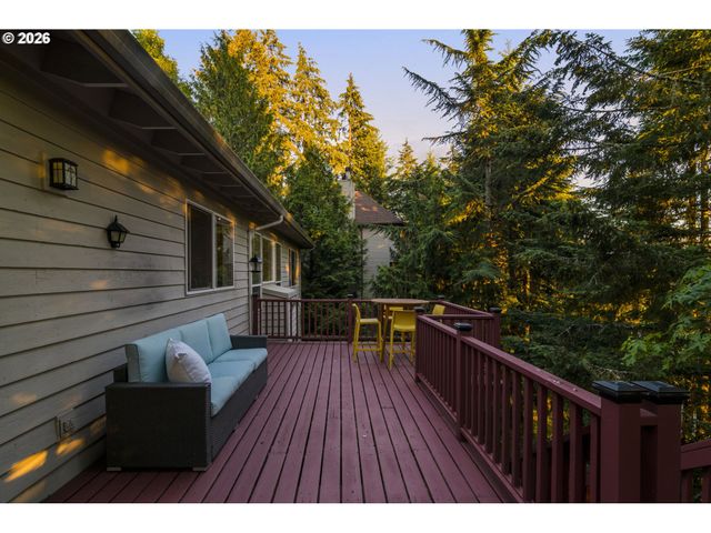 2460 TIPPERARY Ct, West Linn, OR 97068