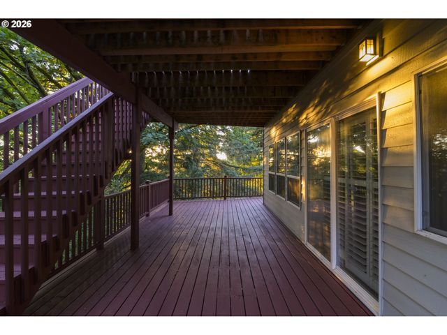2460 TIPPERARY Ct, West Linn, OR 97068