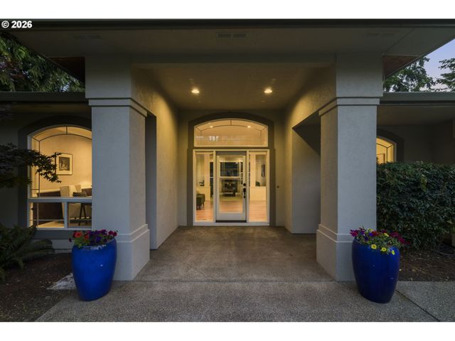 2460 TIPPERARY Ct, West Linn, OR 97068