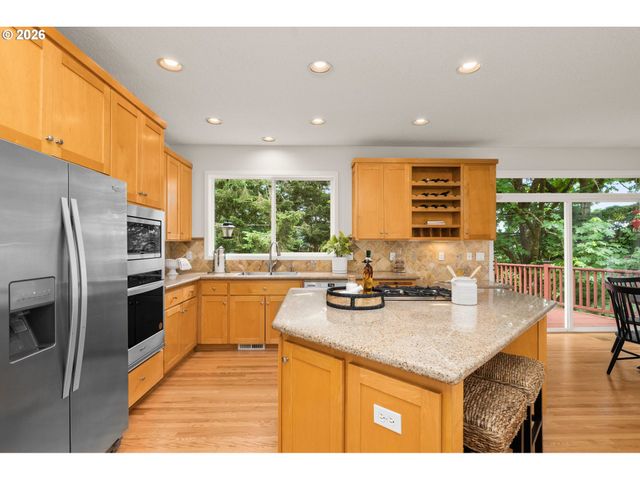 2460 TIPPERARY Ct, West Linn, OR 97068
