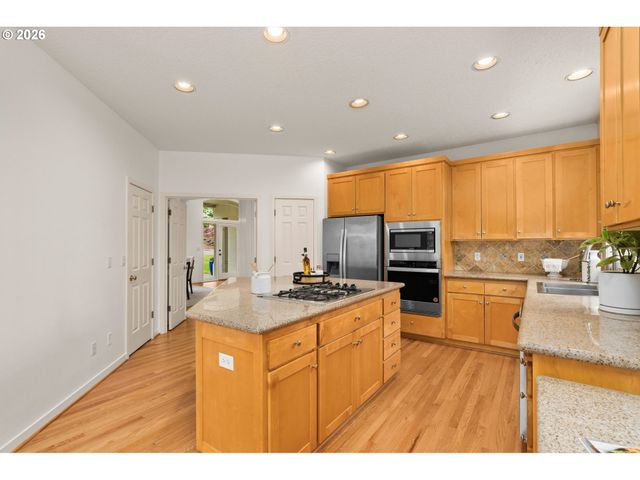 2460 TIPPERARY Ct, West Linn, OR 97068