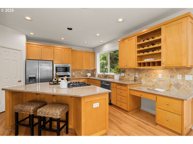 2460 TIPPERARY Ct, West Linn, OR 97068