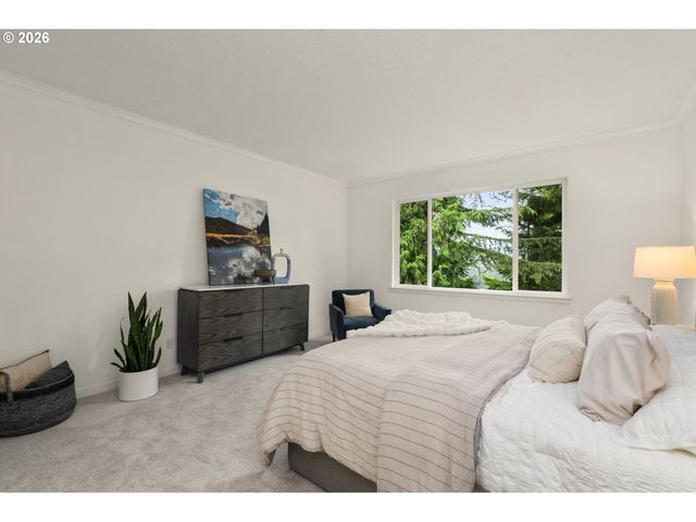 2460 TIPPERARY Ct, West Linn, OR 97068